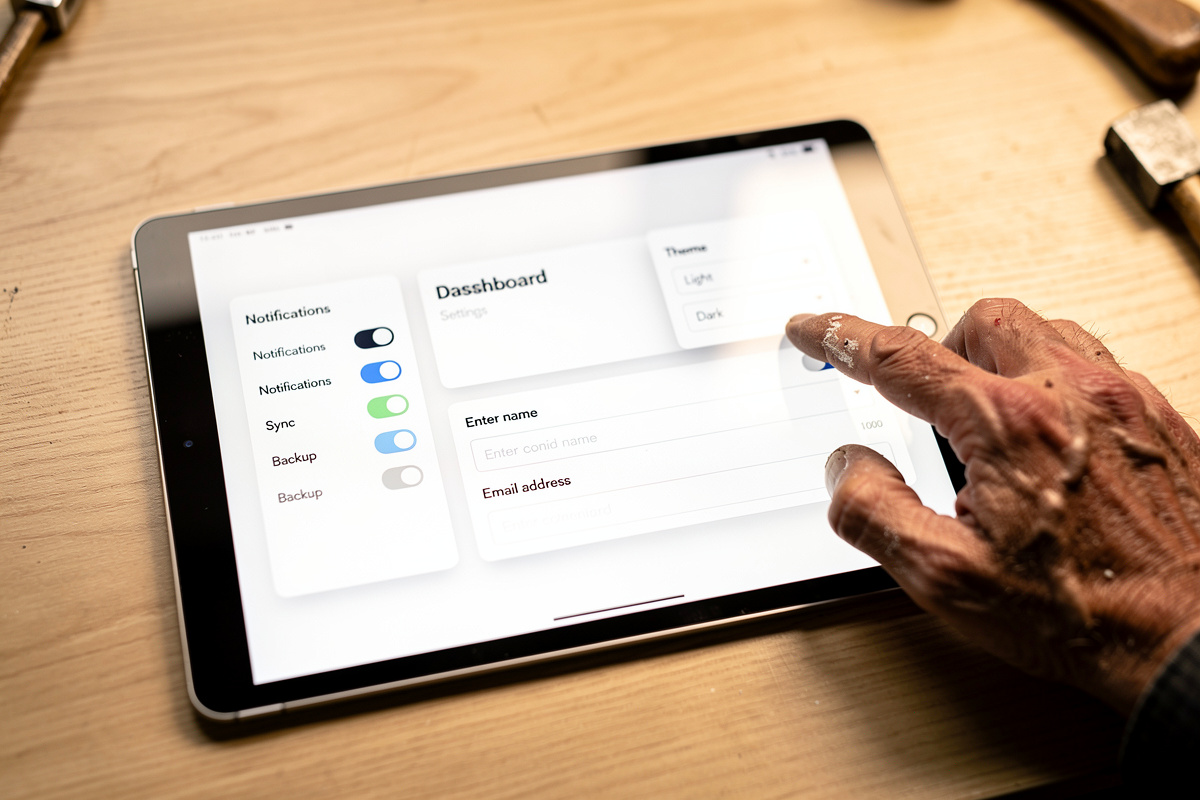 Interface de personnalisation simple d'un assistant vocal sans installation accessible à un artisan