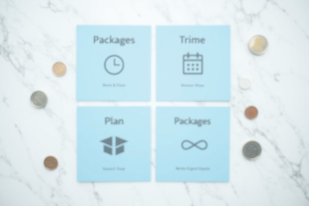 Quatre formules tarifaires de permanence téléphonique représentées par des fiches de prix comparatives