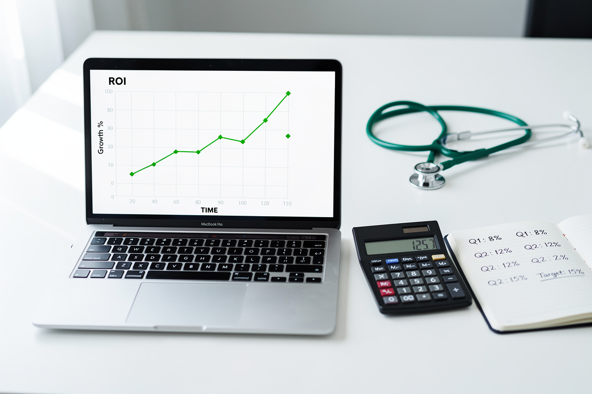 Calcul du ROI de l'IA vocale vétérinaire sur ordinateur portable avec graphique de rentabilité en progression
